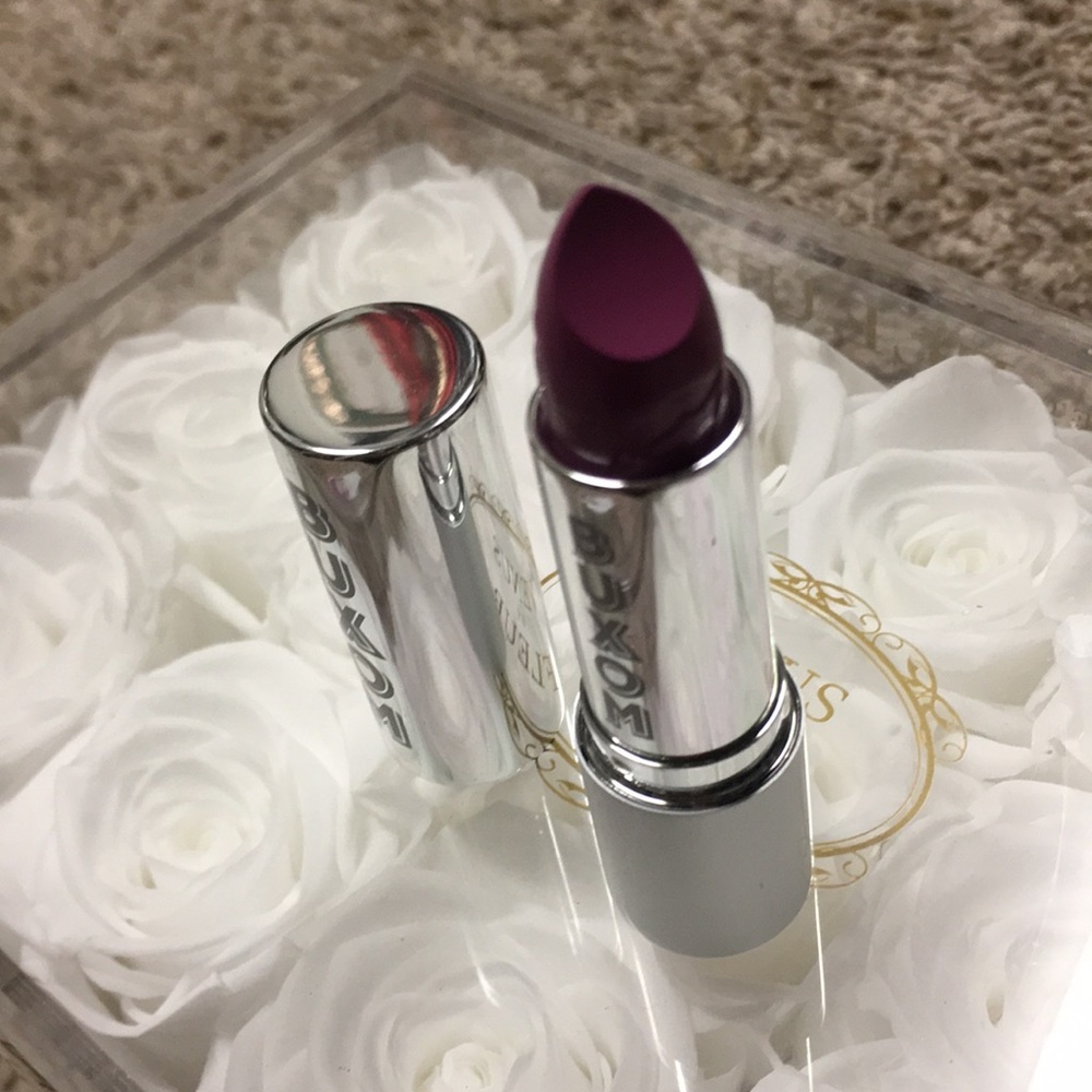 COPY - NEW Buxom Full Force plumping lipstick in Badass